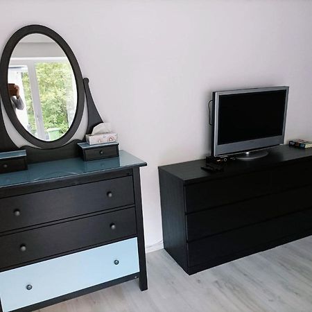 Kleine Ferienwohnung Mit Terrasse Am Waldrand เชอเนา ภายนอก รูปภาพ