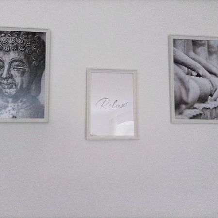 Kleine Ferienwohnung Mit Terrasse Am Waldrand เชอเนา ภายนอก รูปภาพ