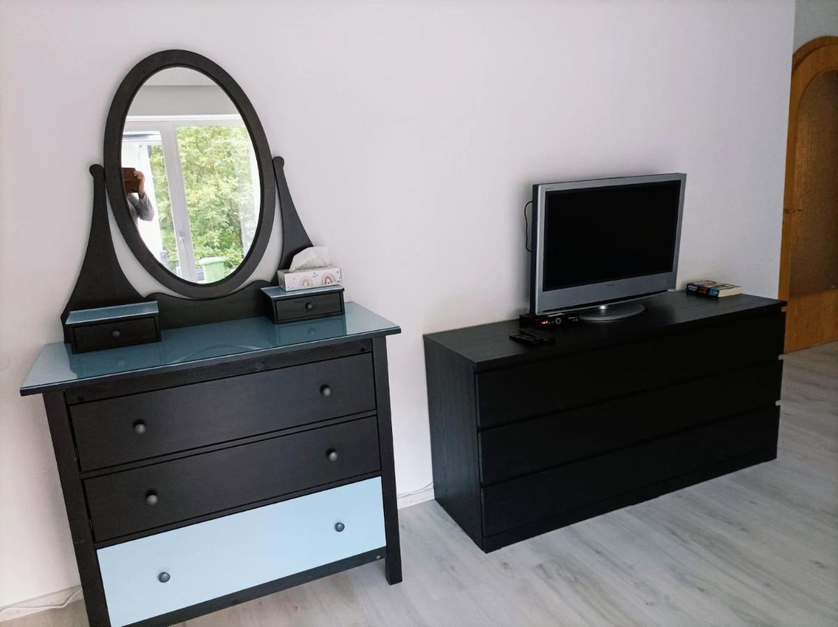 Kleine Ferienwohnung Mit Terrasse Am Waldrand เชอเนา ภายนอก รูปภาพ