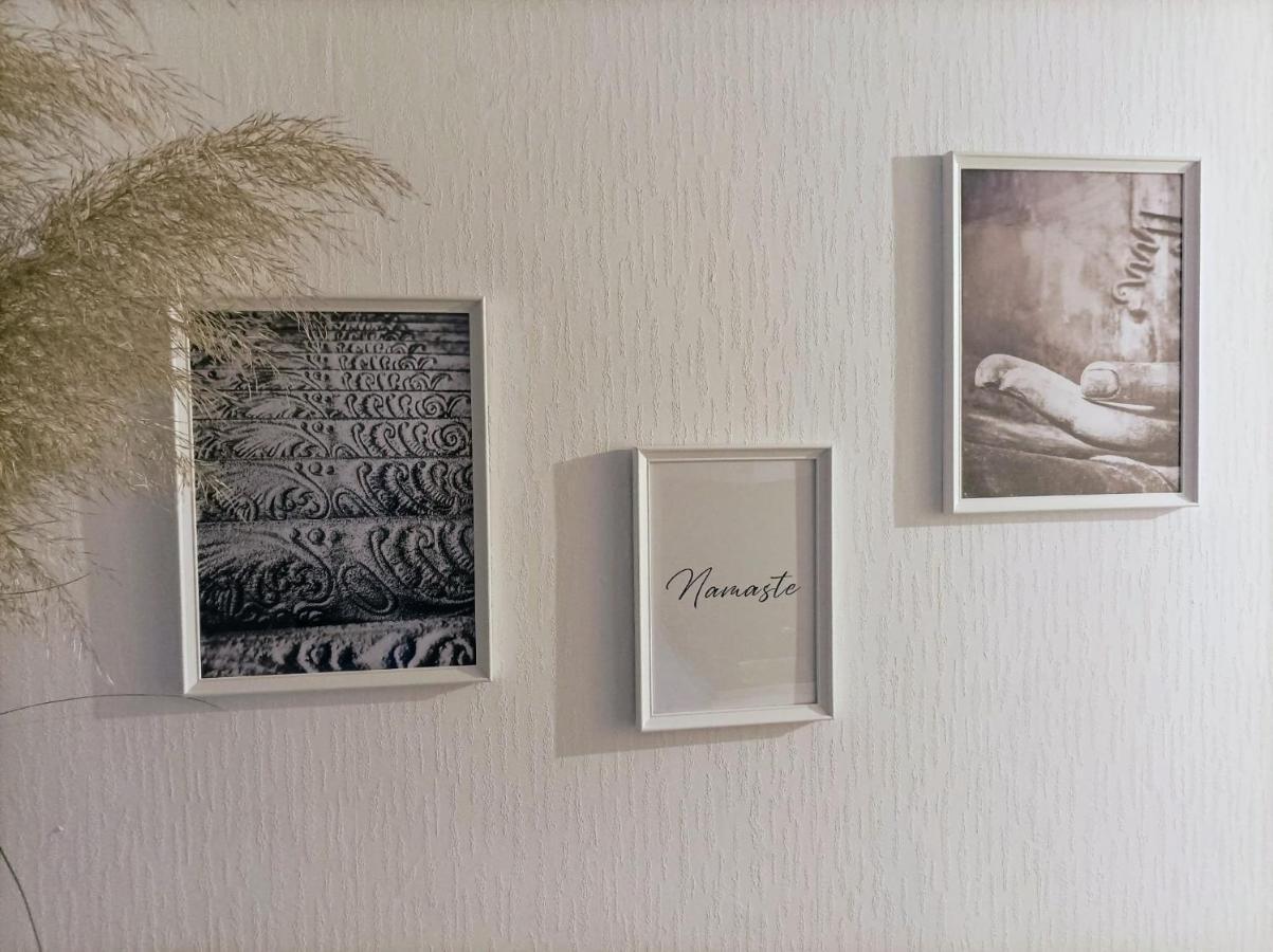 Kleine Ferienwohnung Mit Terrasse Am Waldrand เชอเนา ภายนอก รูปภาพ