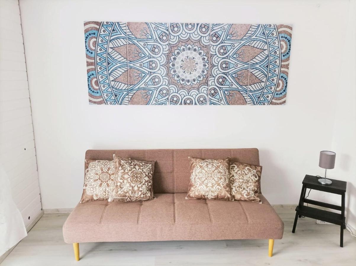 Kleine Ferienwohnung Mit Terrasse Am Waldrand เชอเนา ภายนอก รูปภาพ
