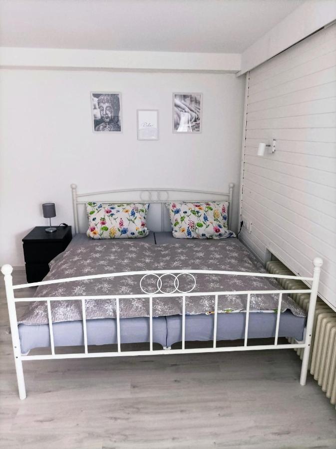 Kleine Ferienwohnung Mit Terrasse Am Waldrand เชอเนา ภายนอก รูปภาพ