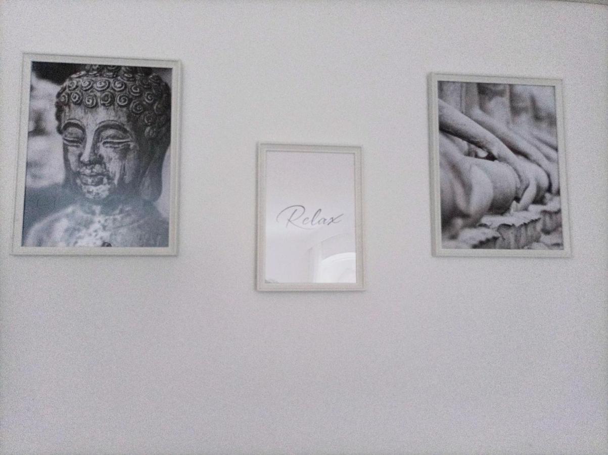 Kleine Ferienwohnung Mit Terrasse Am Waldrand เชอเนา ภายนอก รูปภาพ